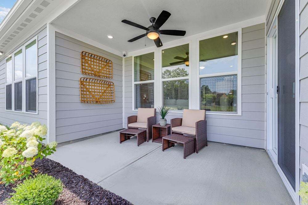 28 Covered Porch