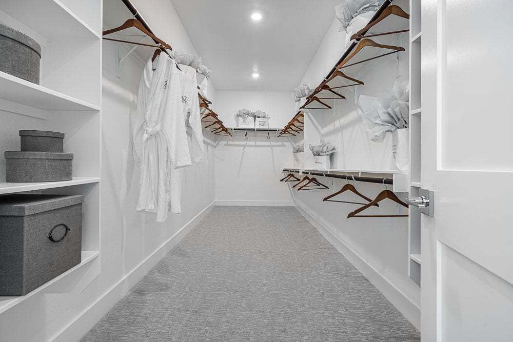 Walk-in Closet