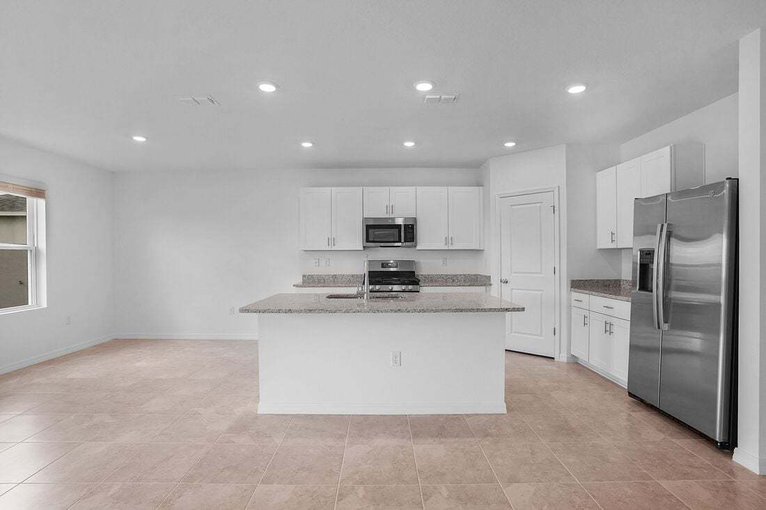 hj-fl-orlando-waterstone-azalea-lot-92-kitchen-02