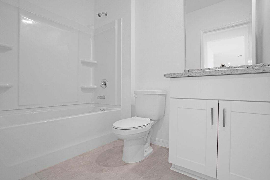 hj-fl-orlando-waterstone-azalea-lot-92-bathroom-01