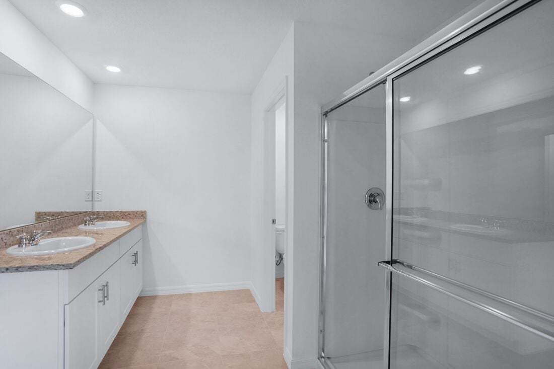 hj-fl-orlando-waterstone-azalea-lot-92-bathroom-02