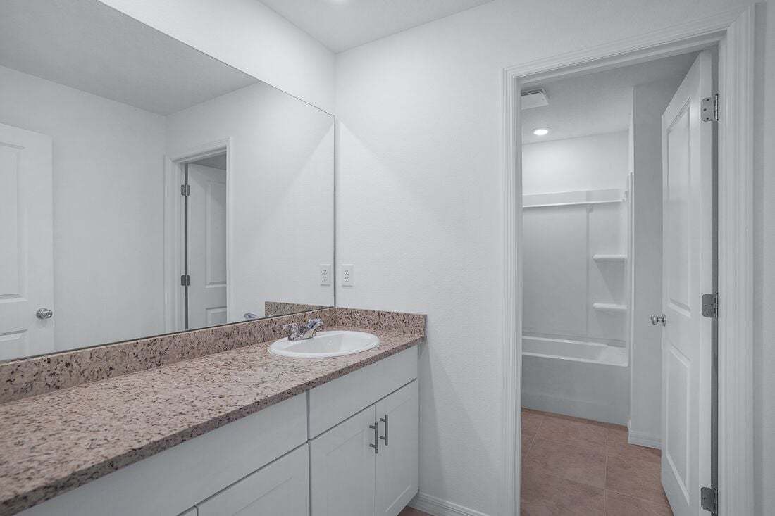 hj-fl-orlando-waterstone-azalea-lot-92-bathroom-03