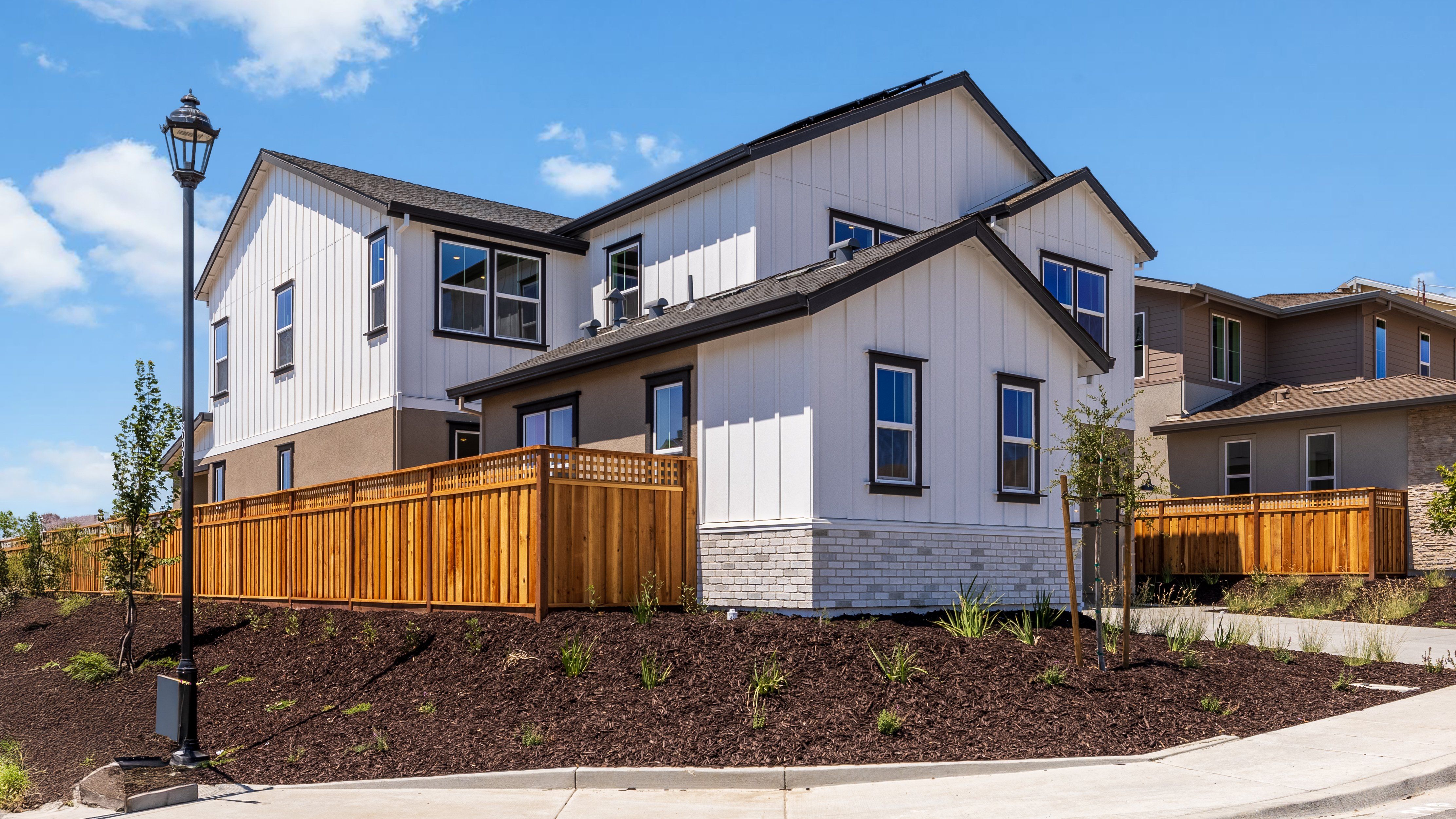 Larkspur Plan 2 front ext 2