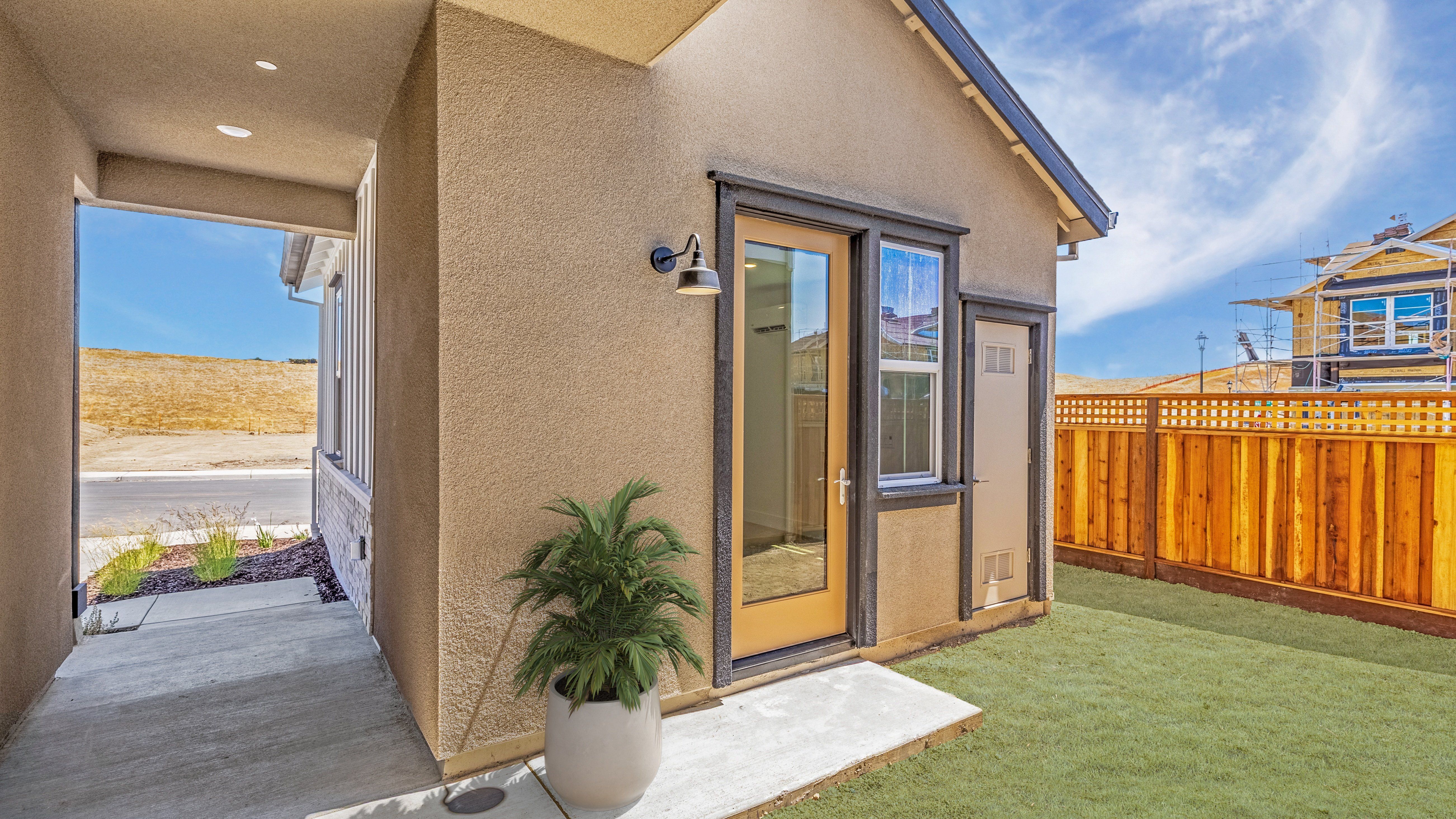 Larkspur Plan 2 Opt ADU entry