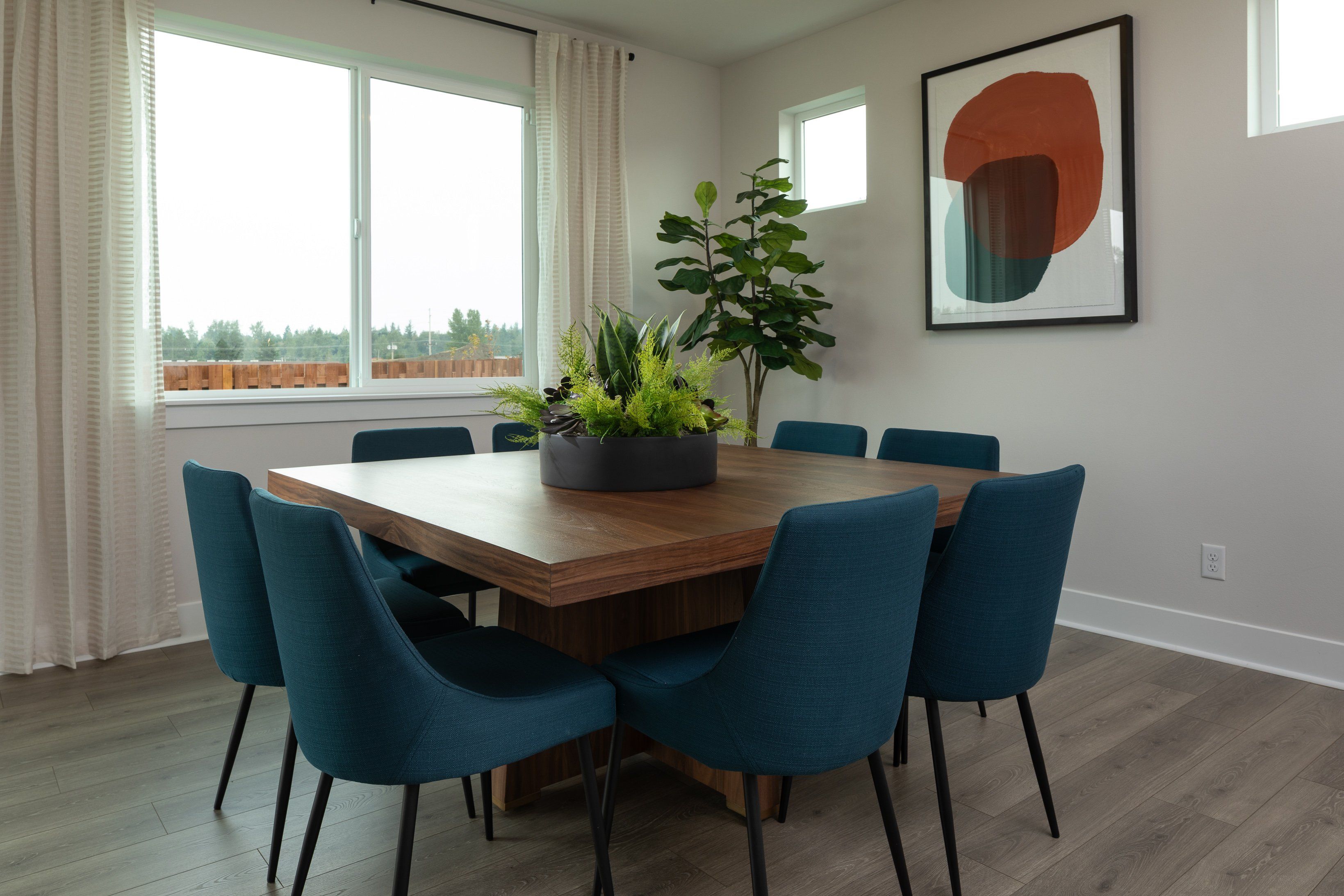 Sunrise Vista Lily Dining Room