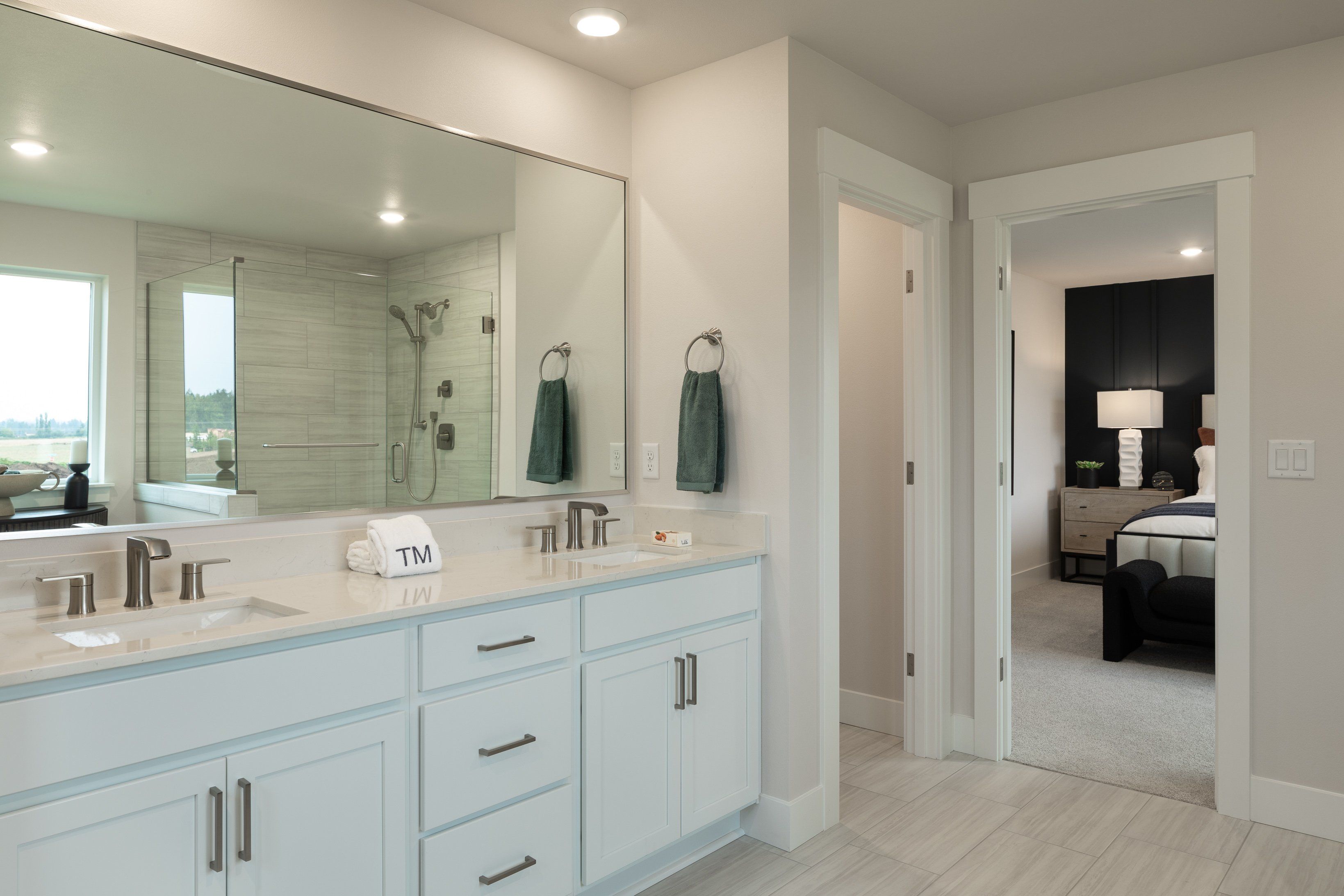 Sunrise Vista Lily Primary Bathroom