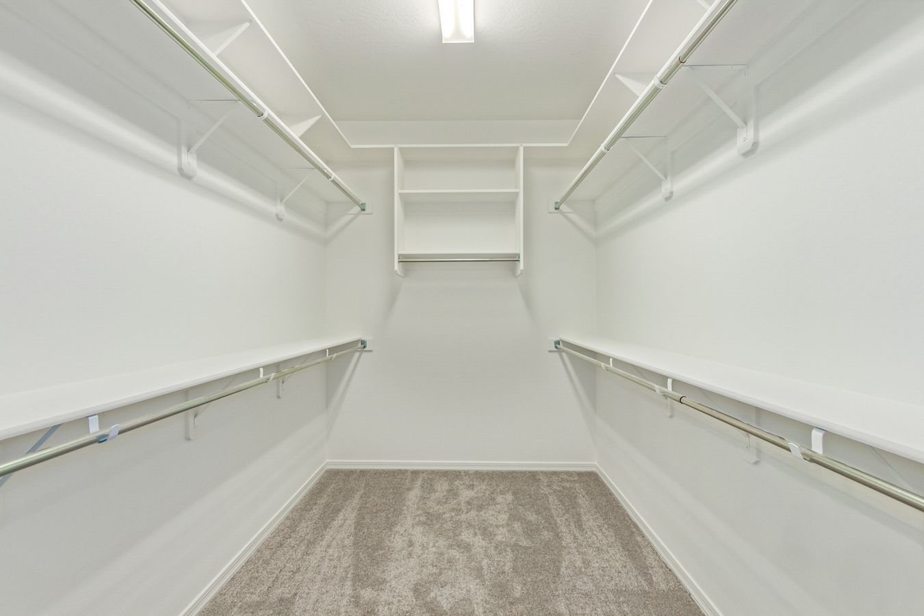 La Mira Discovery_Harlow_Owners Walk-In Closet
