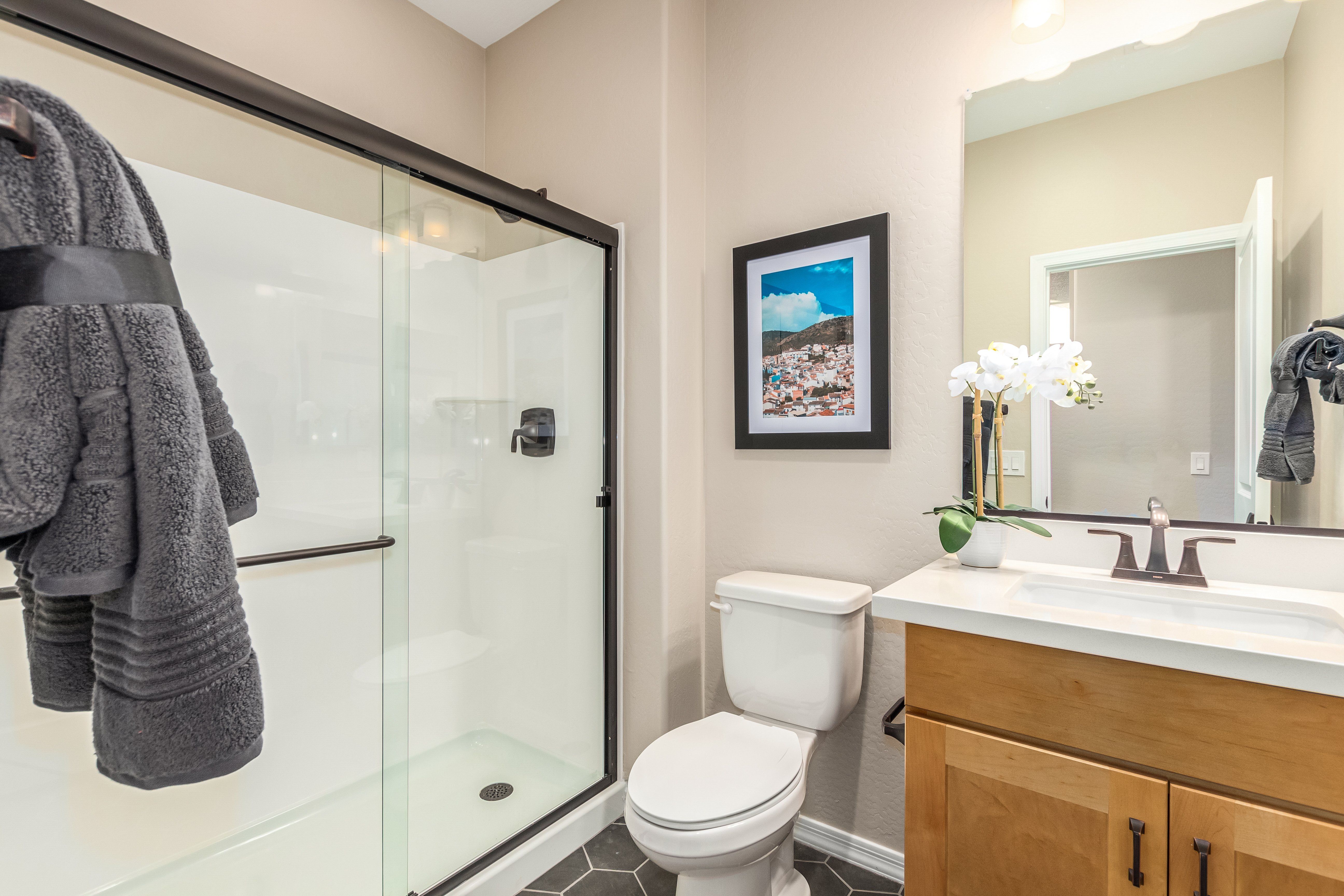 La Mira DiscoveryWedgewoodSecondary Bath 1