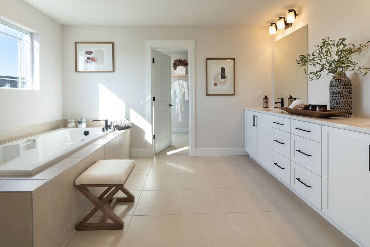 Ridgeline at Bethany Amethyst Primary Bathroom.jpg