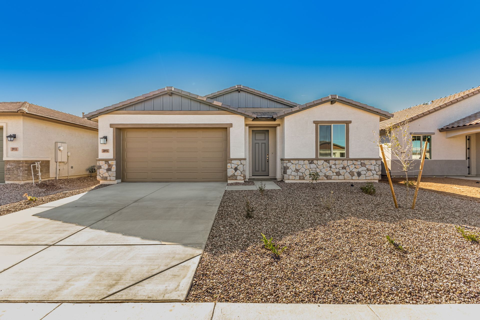 Bella Vista Farms por Risewell Homes en Phoenix-Mesa Arizona