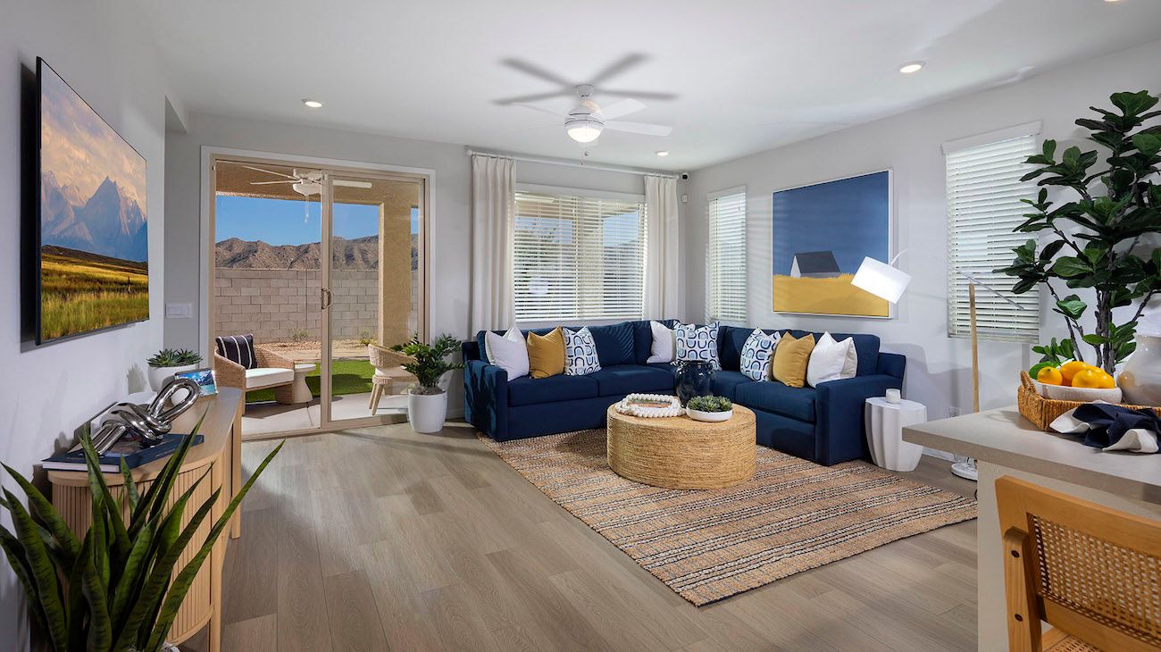 casa en Skyline Village por Risewell Homes