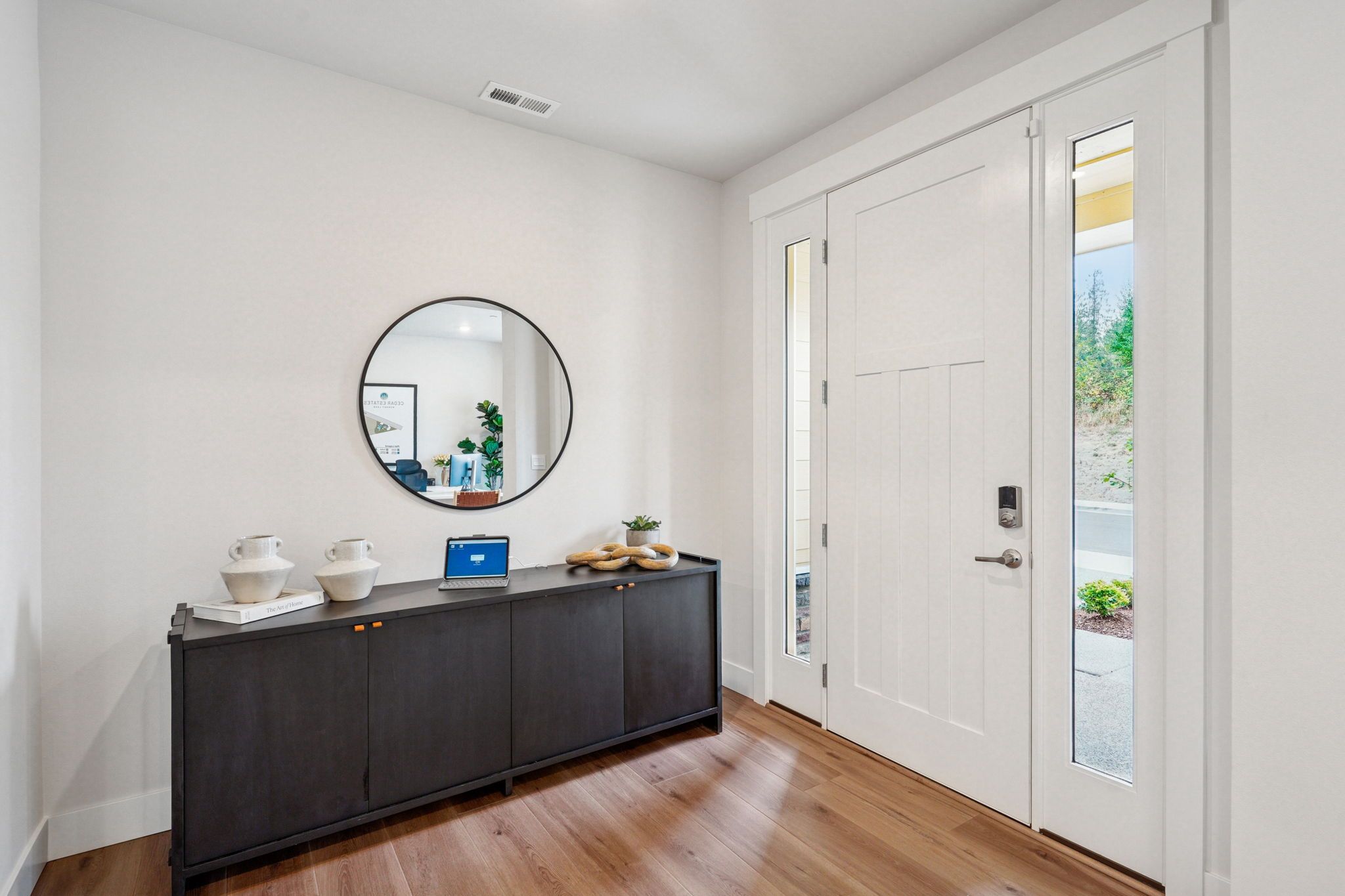 casa en Cedar Estates por Risewell Homes