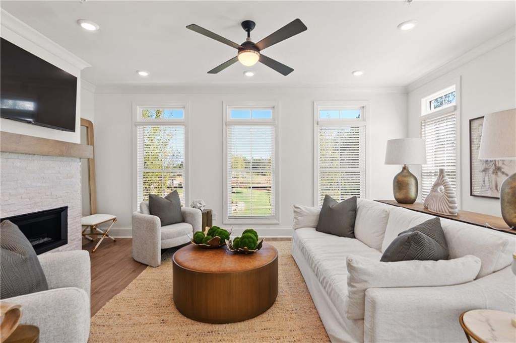*Photos are not the actual unit. Decorated model home photos used.