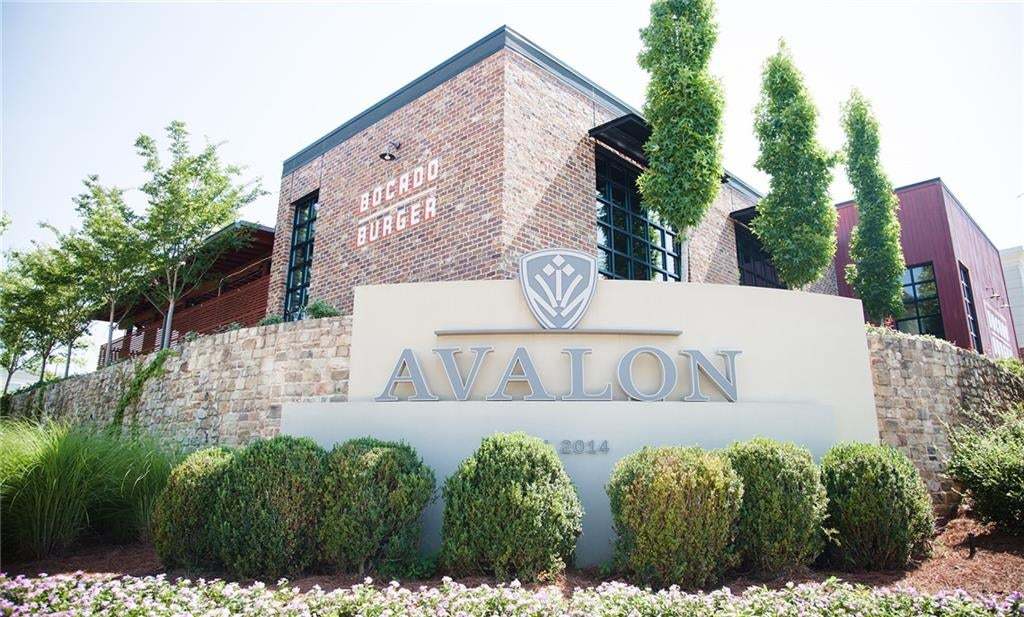 Less than 3 miles from Avalon!