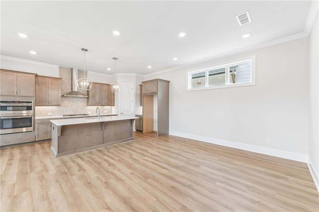 Love the amount of space for prepping meals, casual dining at huge kitchen island!