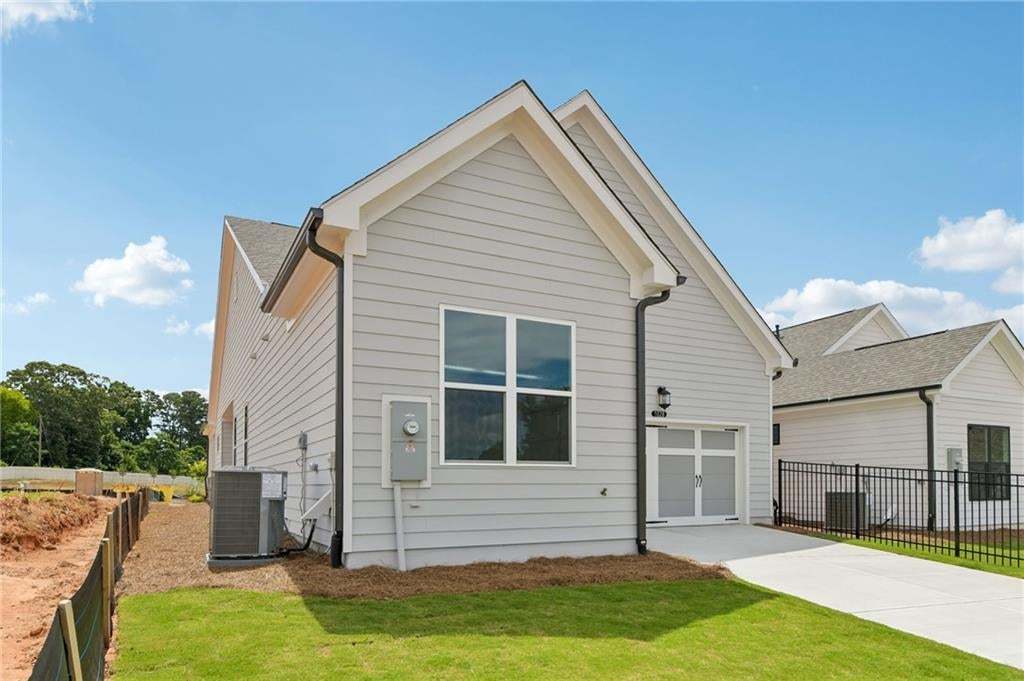 The saddle garage on the rear of the home is great for a golf cart or extra storage!
