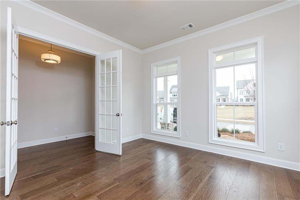 This space can be used as a study or bedroom