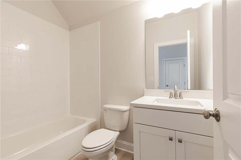 upstairs full bathroom