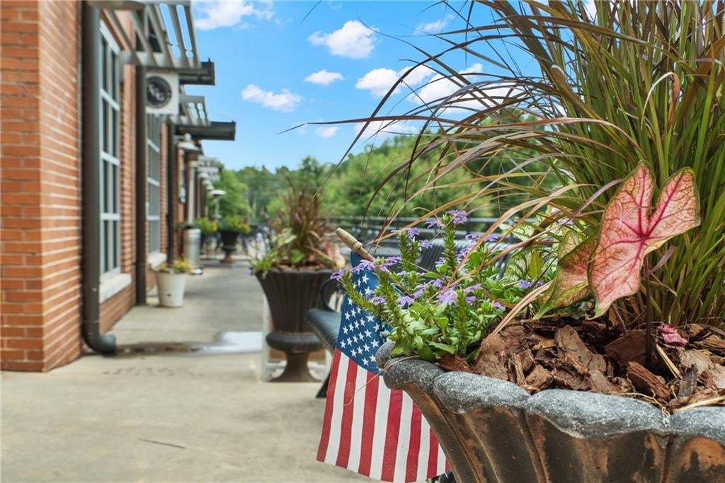 Stroll these streets and window shop all the cool items braselton has!