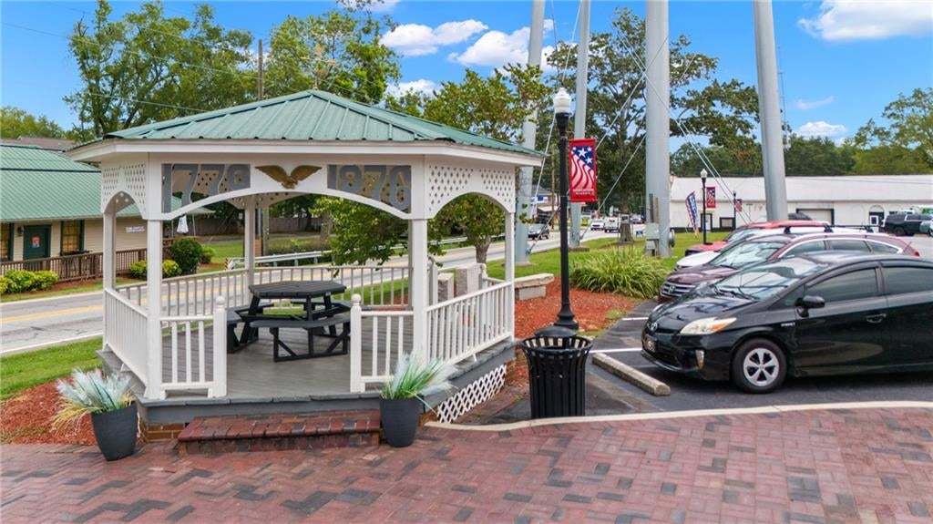 Cute little picnic spot right at the Depot in downtown Hoschton.