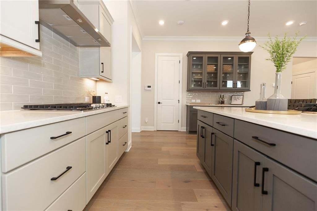 GE appliances, quartz countertops, stunning 10 foot ceilings...this home will be a showstopper!! Photo not of actual home but of a previously built Madilyn by TPG.