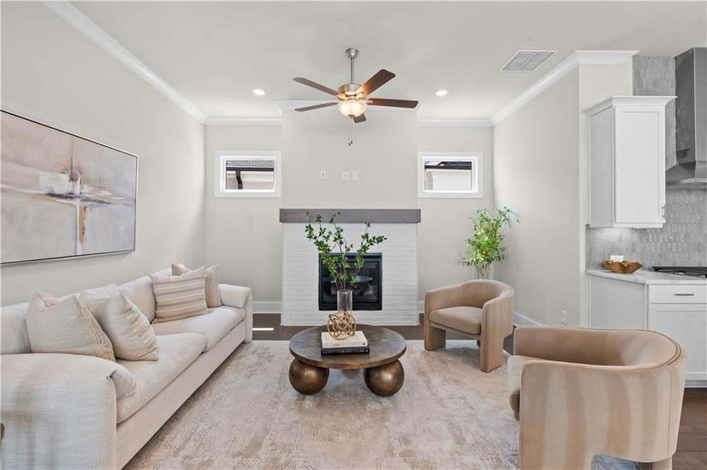 The 10-foot ceilings on main floor add to the grandeur of this home.  Photo not of actual home but a similar TPG previously built home.