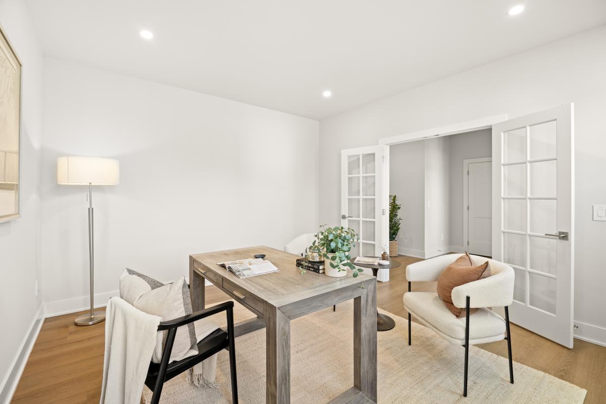Bright and versatile home office