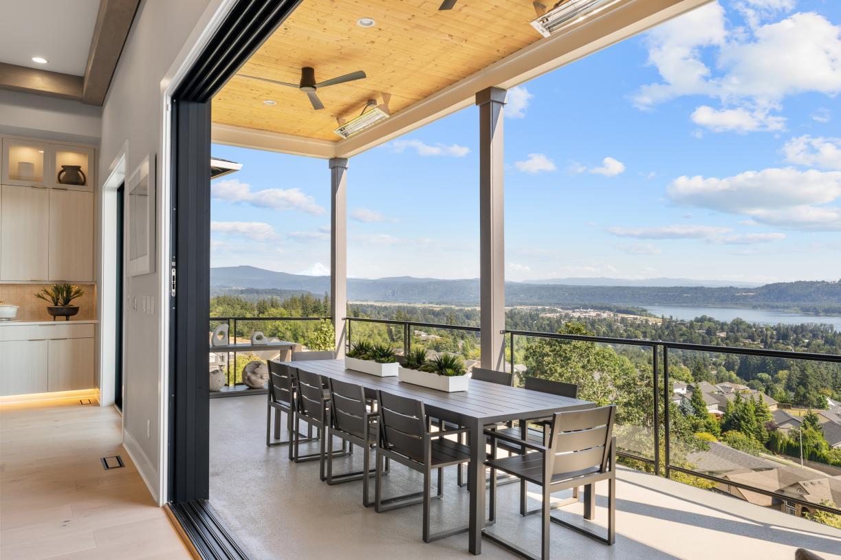 casa en Bluffs at Granite Highlands por Toll Brothers