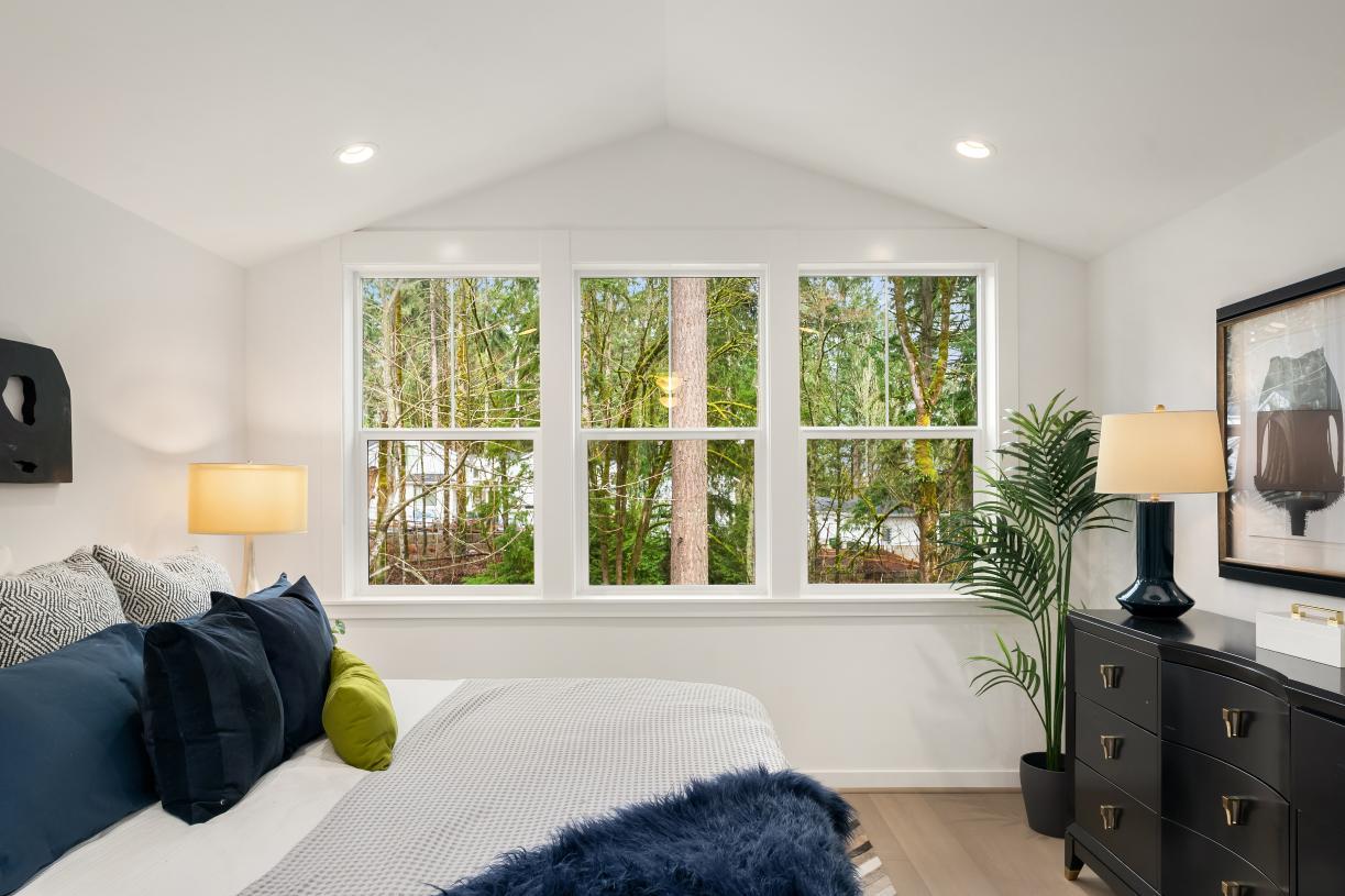 Vaulted ceiling in the primary bedroom suite