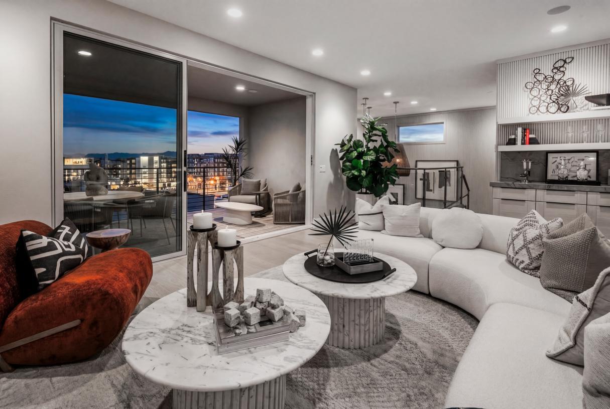 casa en Skyview at Metro Heights por Toll Brothers