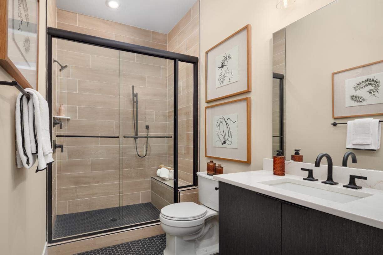 Private en-suite bath