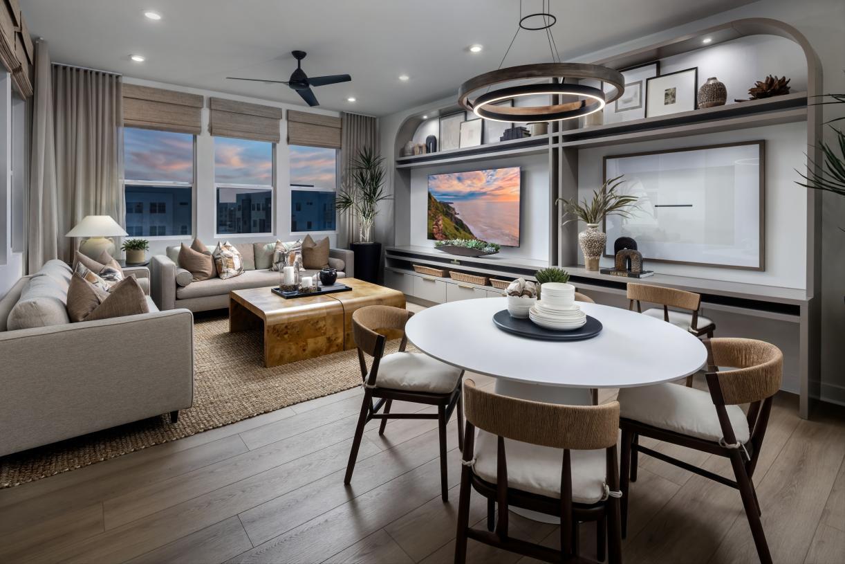 casa en Ironridge at Metro Heights por Toll Brothers