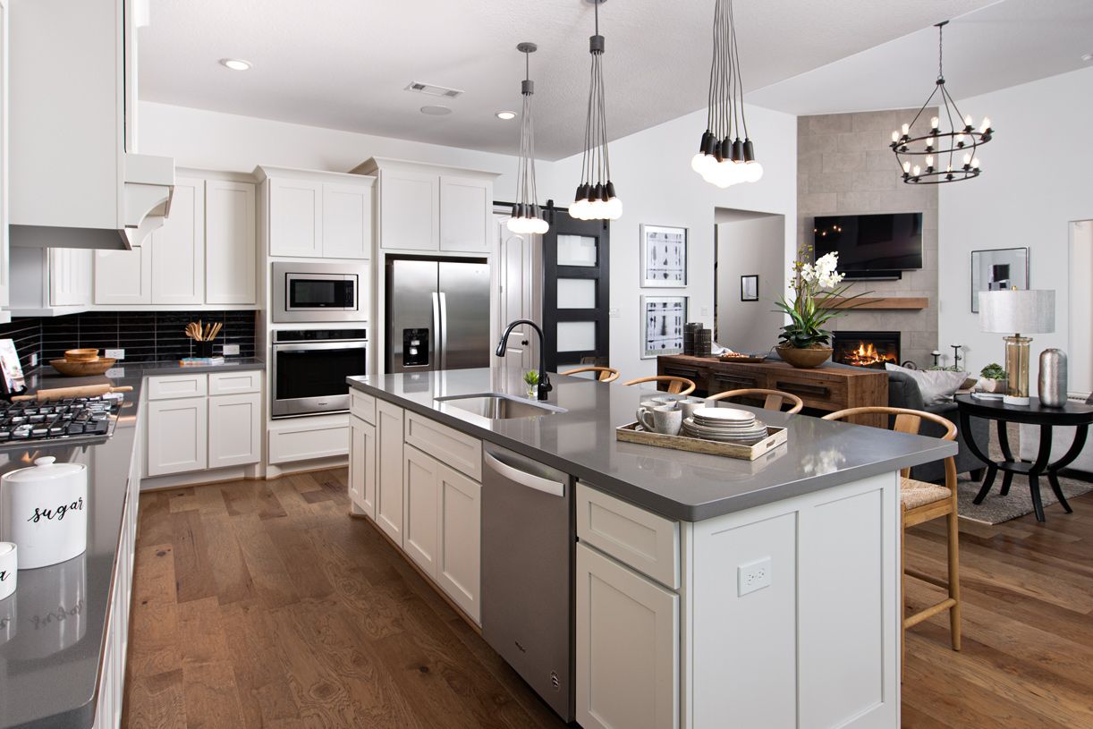 Ample counter and cabinet space