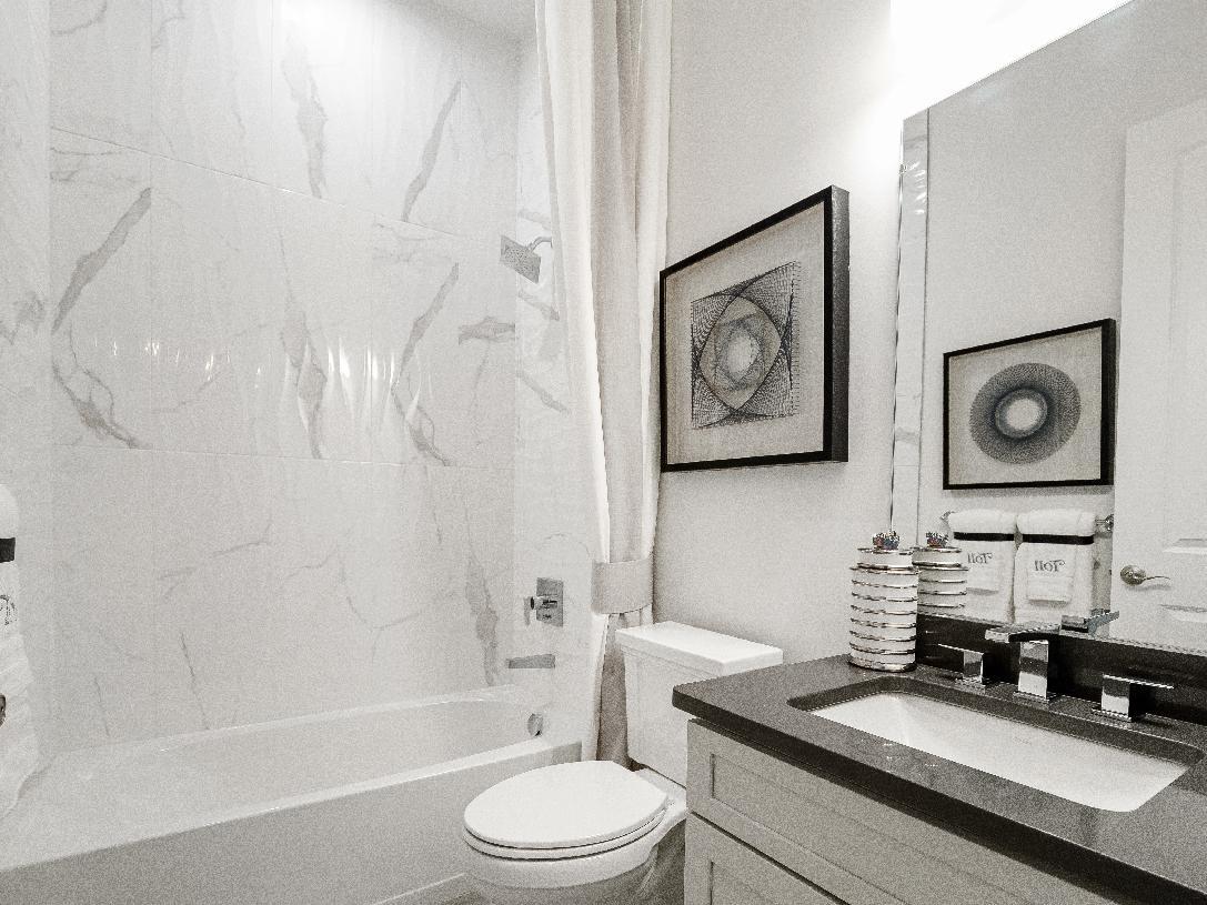 Full secondary bathroom