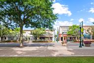 The Towns at Plymouth Walk por Toll Brothers en Detroit Michigan
