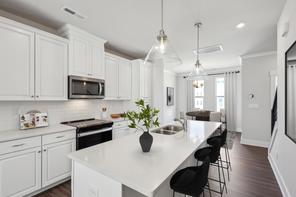 2013 Clarksdale Dr (Dunhill Modern)