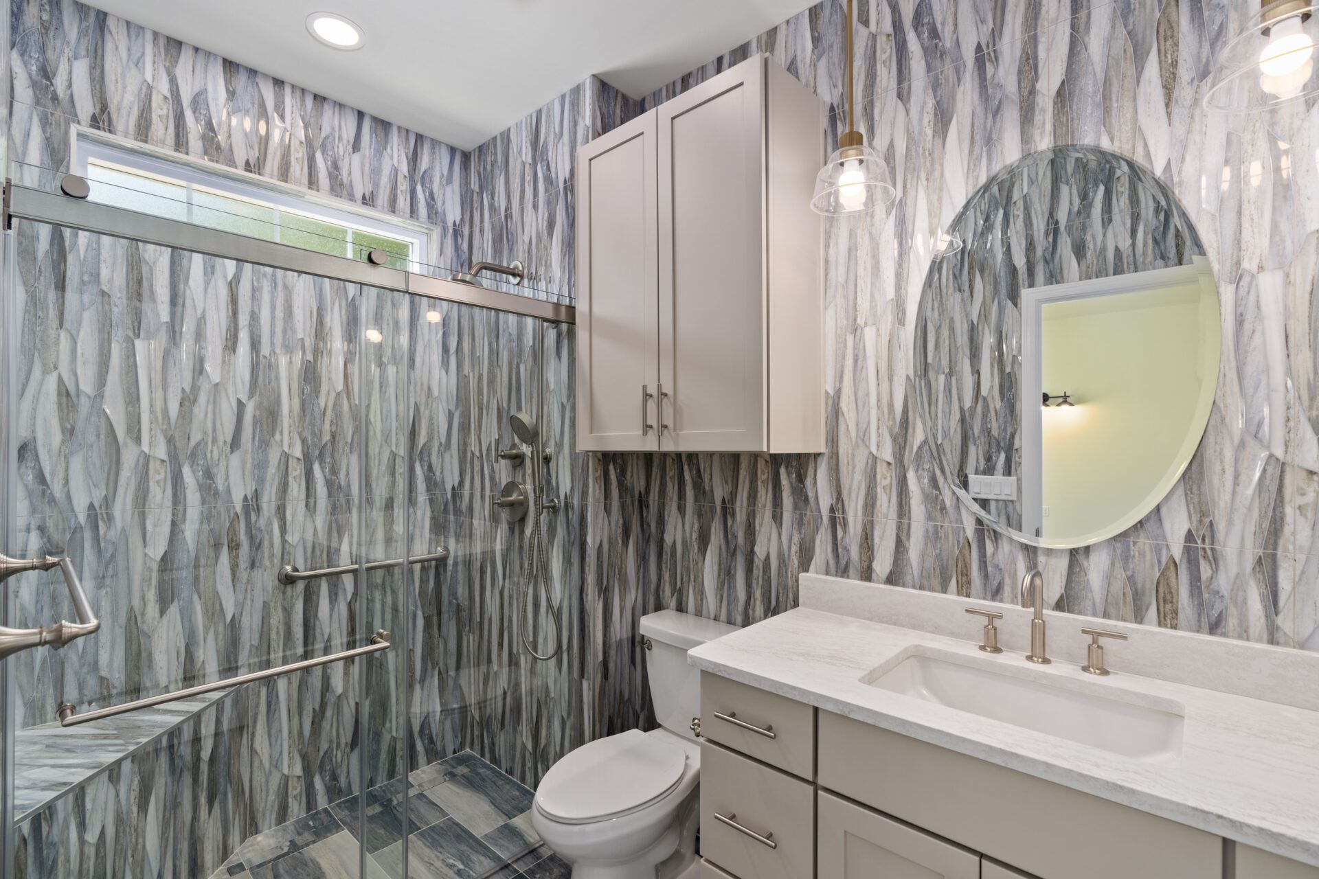 The Pinnacle Hancock Model Bath