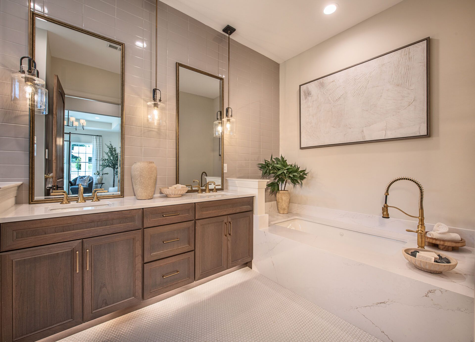 The Pinnacle Hancock Model En Suite Bath