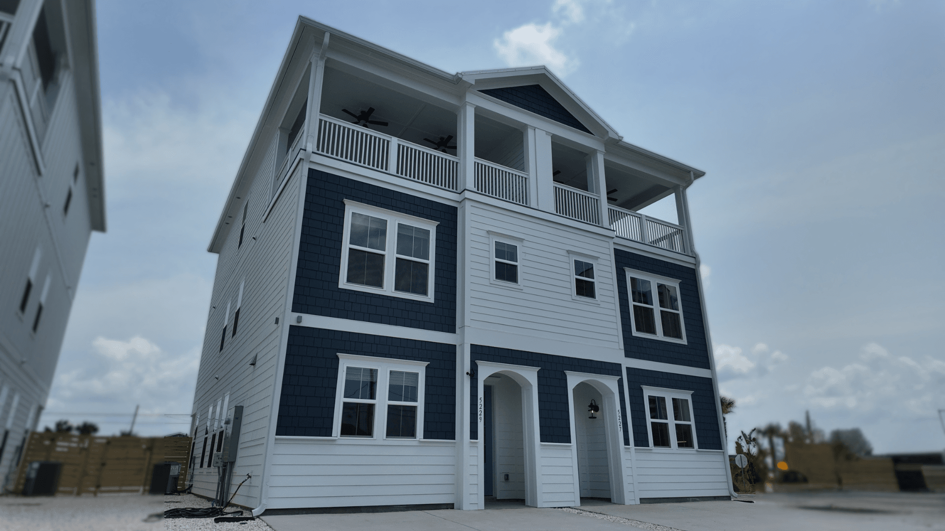 casa en Thomas Drive por Traton Homes