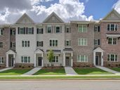 Townes at South Main por Traton Homes en Atlanta Georgia
