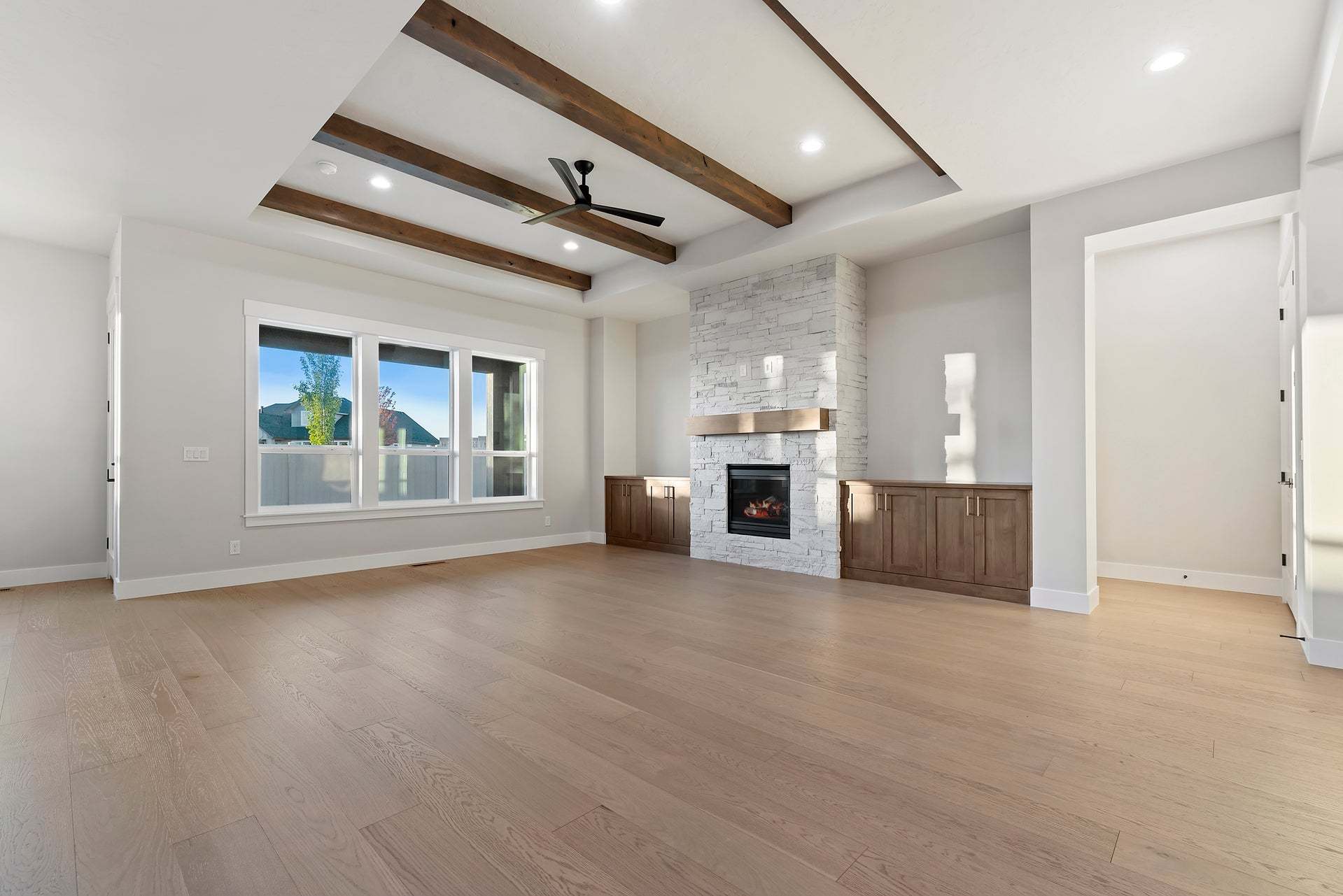 757 W Buroak Dr (Riviera Bonus)