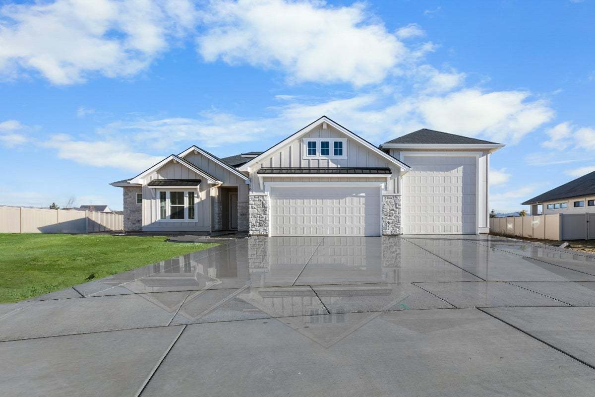 2716 N Heirloom Ave (Osprey Bonus RV)