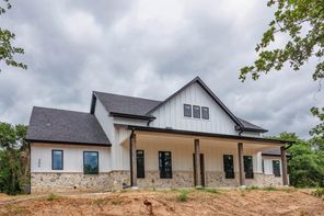300 Zion Forest Trail (Ashwood Court House)