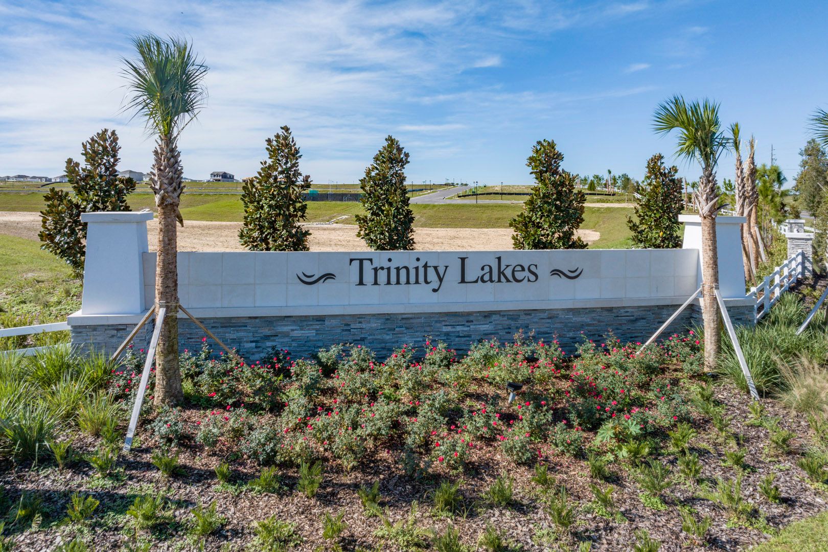 Trinity Lakes entrane monument