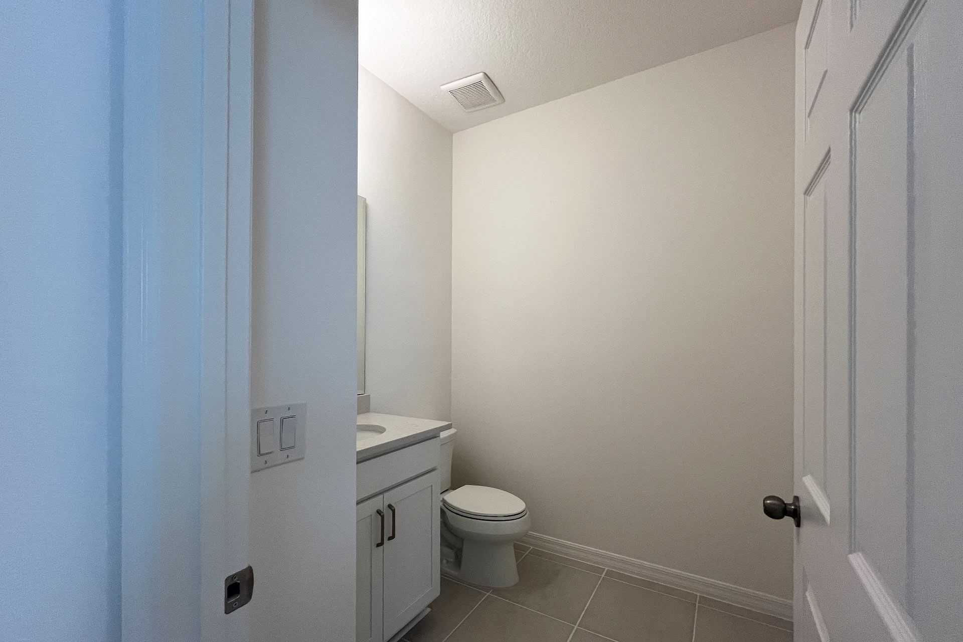 Comfortable and Functional Bathroom in Central Florida House