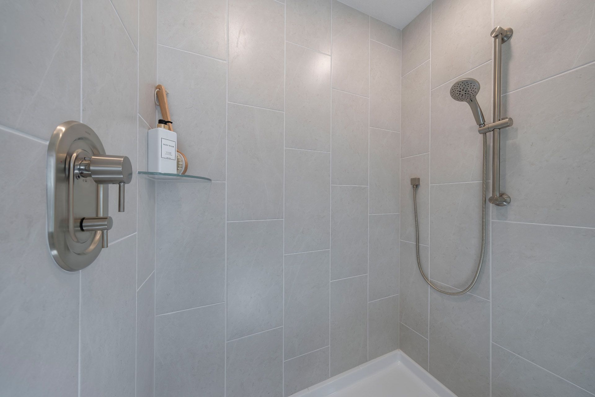 Sims primary bath