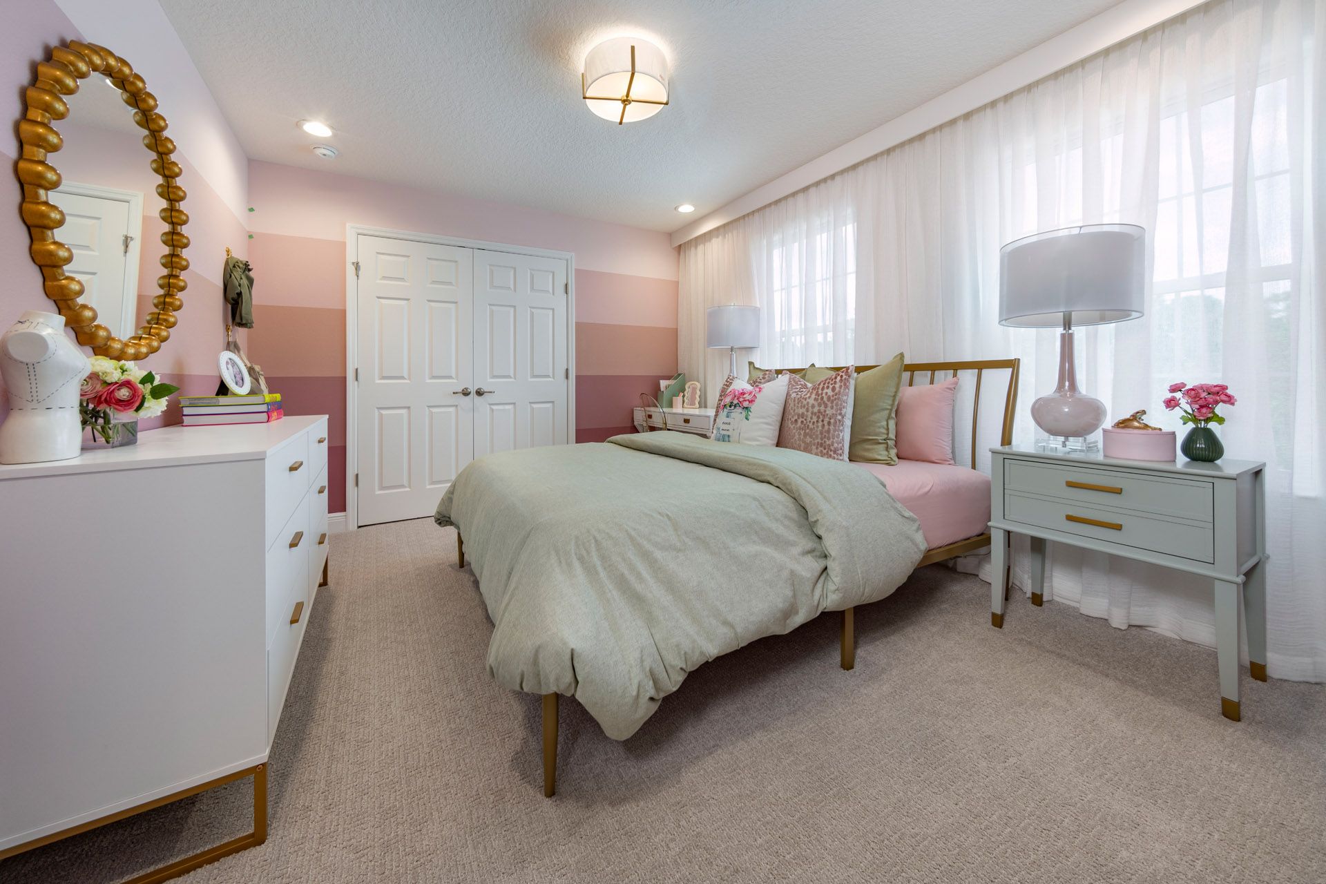 Sims second bedroom