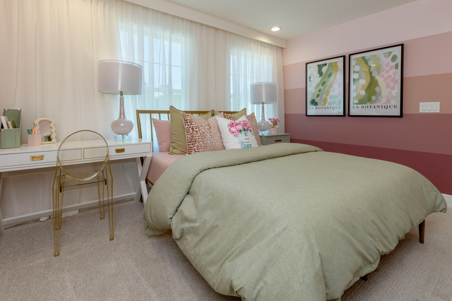 Sims second bedroom