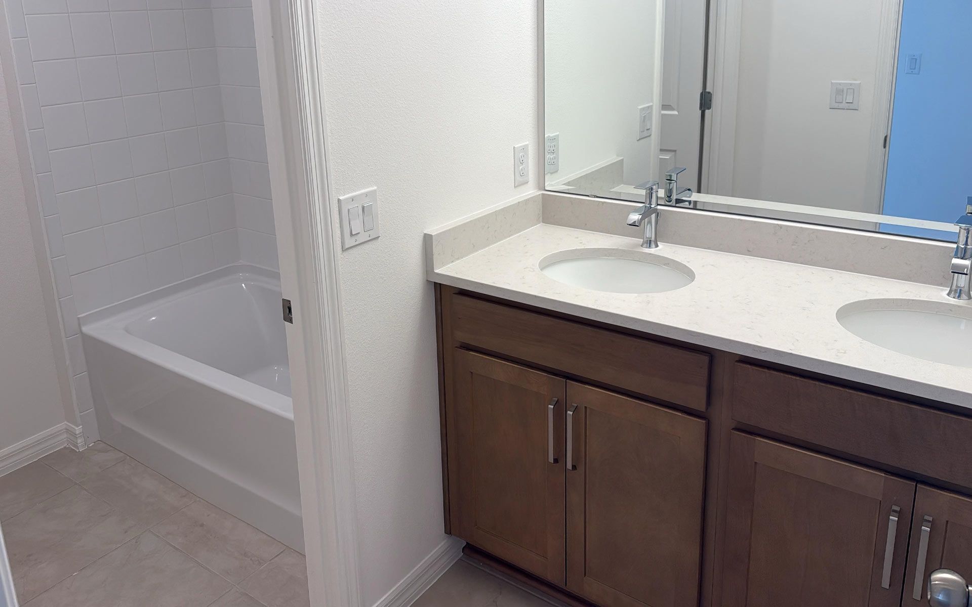 Modern Bathroom with Stylish Fixtures in Central Florida Home