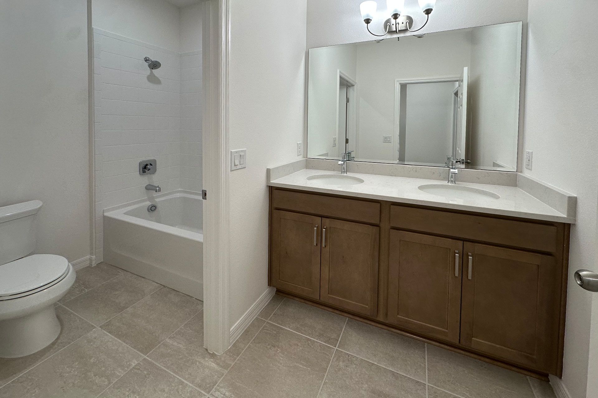 Modern Bathroom with Stylish Fixtures in Central Florida Home